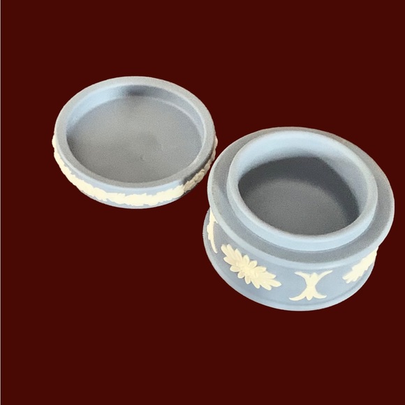 🚩SOLD🚩 Wedgewood Collector’s Trinket Box - Blue Jasperware - Vintage - Picture 6 of 11